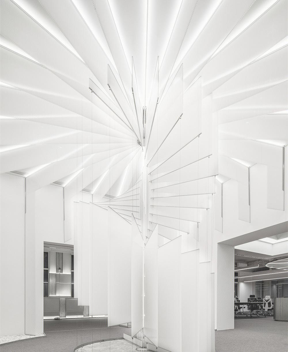 光影交錯 北京廣告公司的透明空間美學